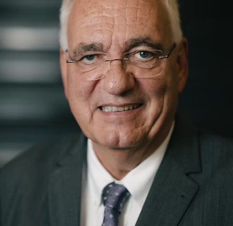 Prof. Dr. Hartmut L. Schwab